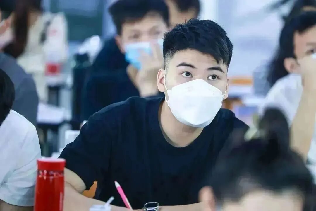 赤峰四中官網(wǎng)_赤峰四中網(wǎng)站_赤峰四中聯(lián)系電話