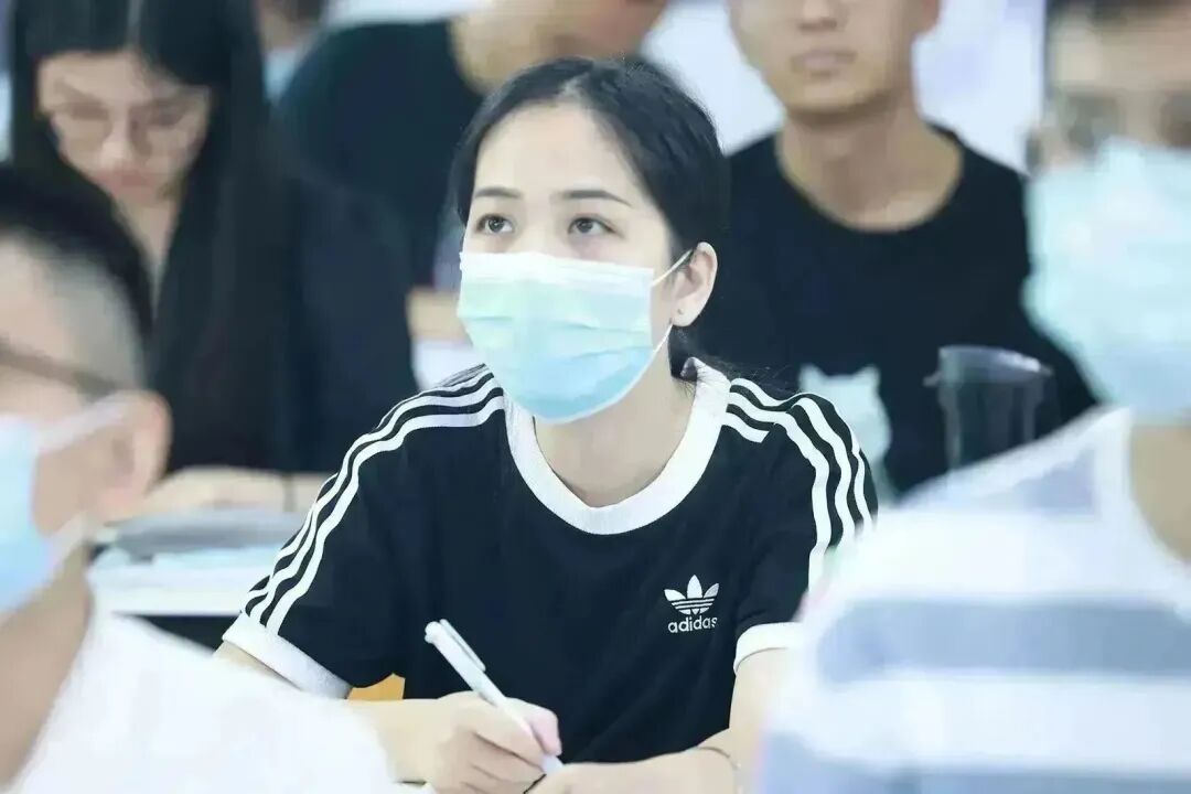 赤峰四中聯(lián)系電話_赤峰四中官網(wǎng)_赤峰四中網(wǎng)站