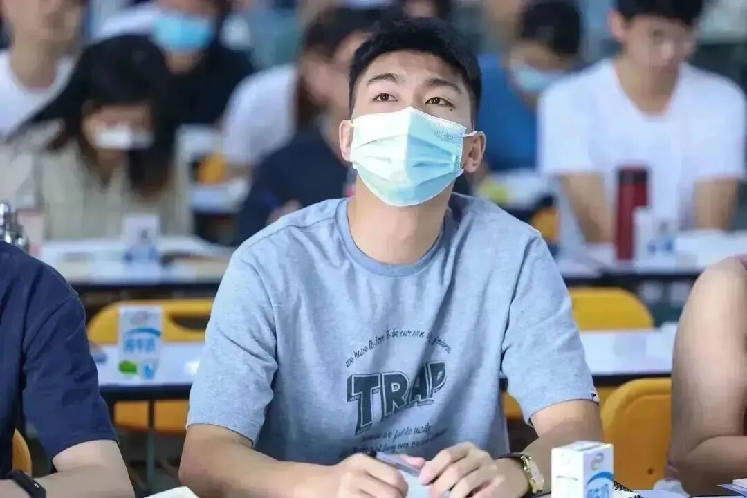 赤峰四中聯(lián)系電話_赤峰四中官網(wǎng)_赤峰四中網(wǎng)站