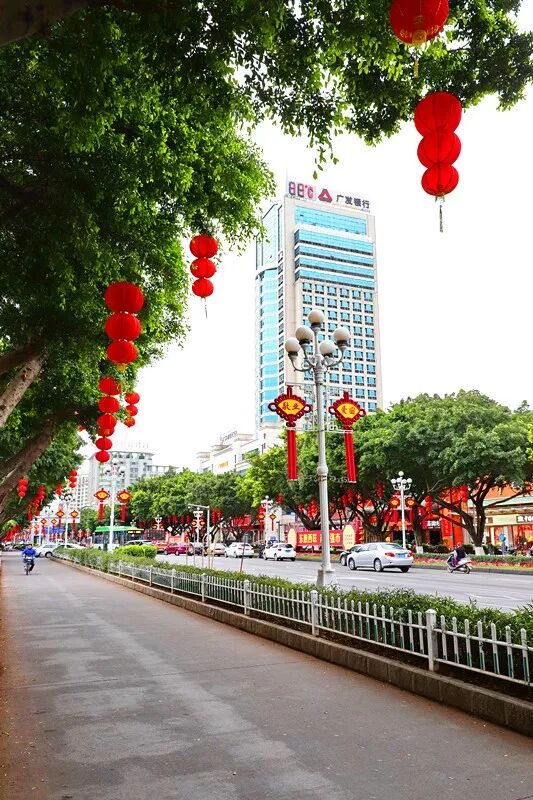 各位街坊端州街头年味十足扮靓城区有新进展啦快来拍照吧