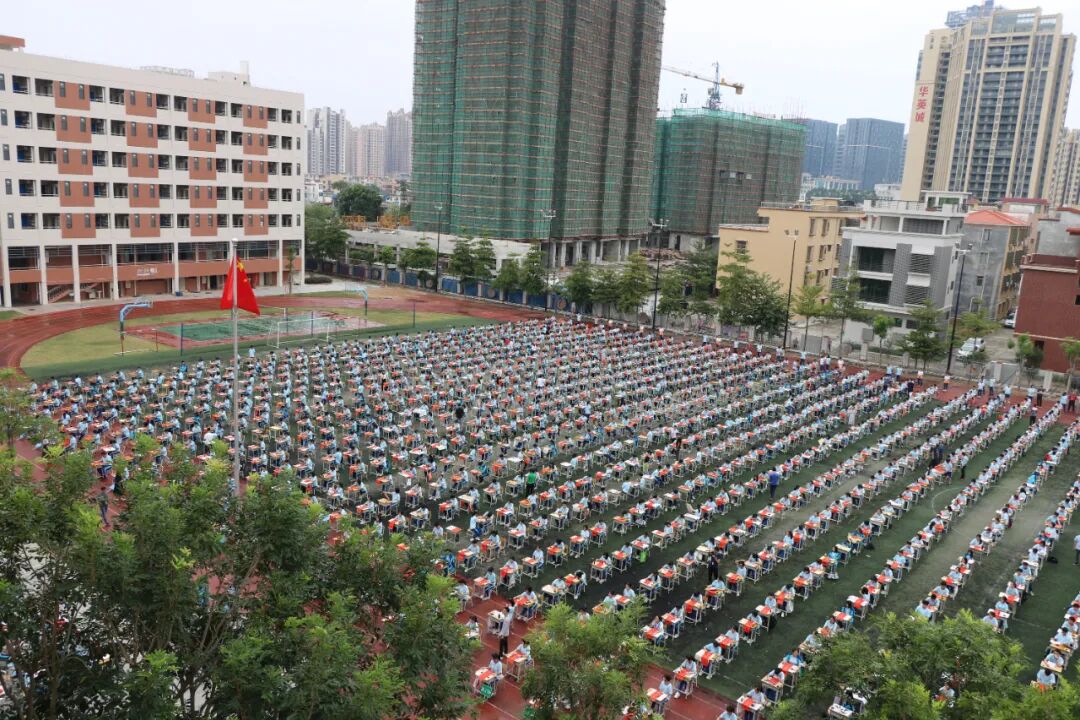 端州这所学校1000多名学子齐聚挥墨书写美好青春!