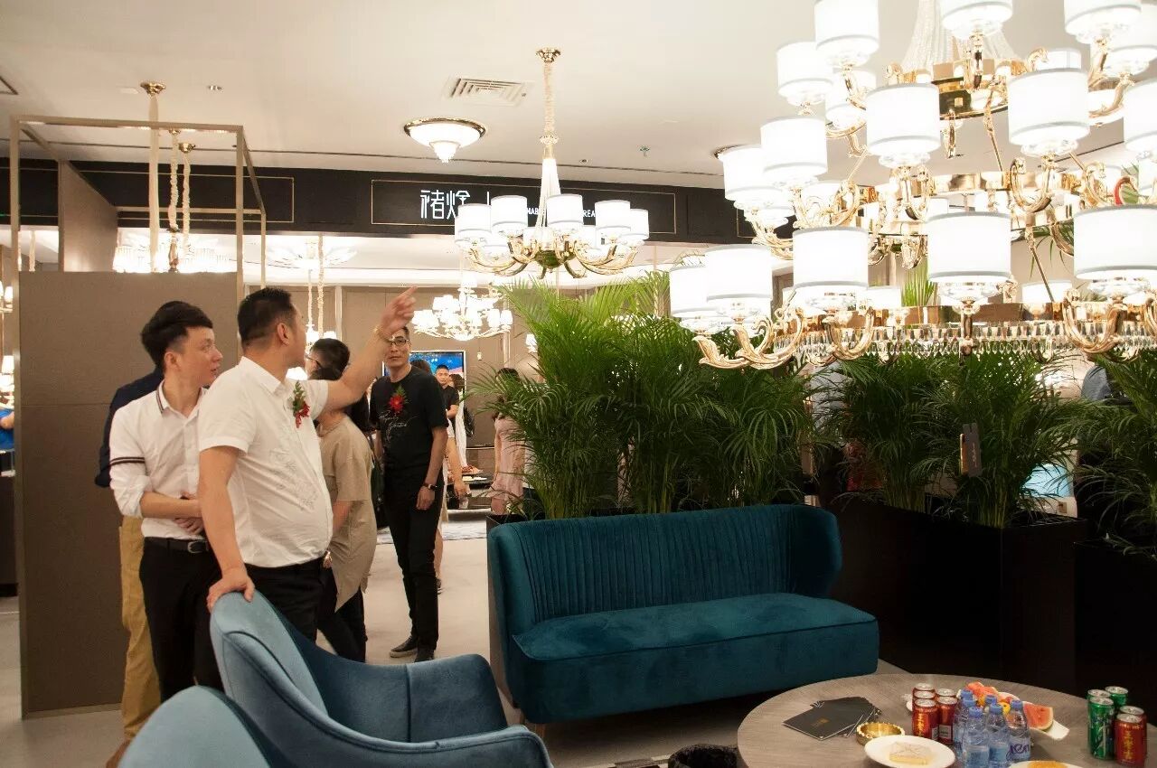 卡普索61褚灯星光联盟旗舰店开业 星光联盟全球品牌灯饰中心