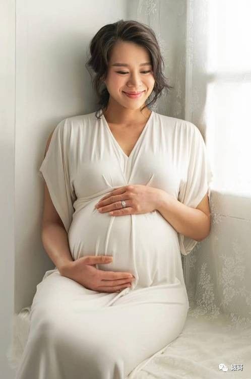 肚子超大的孕妇临产图片