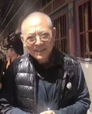 55歲李連傑終於現身了，光頭駝背略顯滄桑，遭病魔纏身像80歲老人！ 未分類 第5張