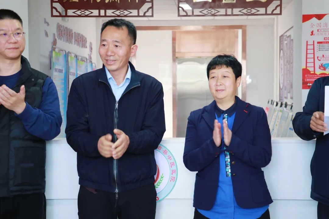 68威宁县人民政府副县长赵诗惠在致辞中指出,徐书名医工作室的建设