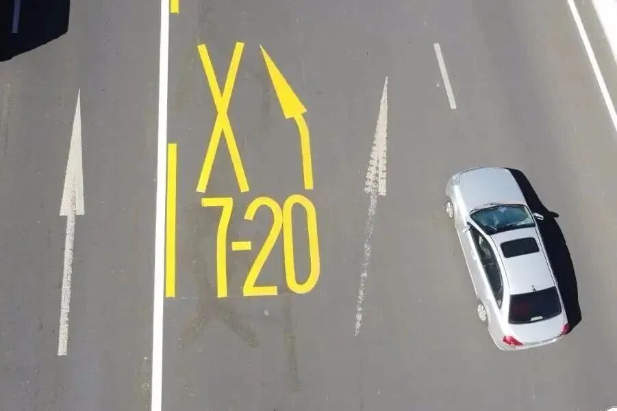 又中招 注意这种标线 虚线也不能变道 行车咨询 玩车头条