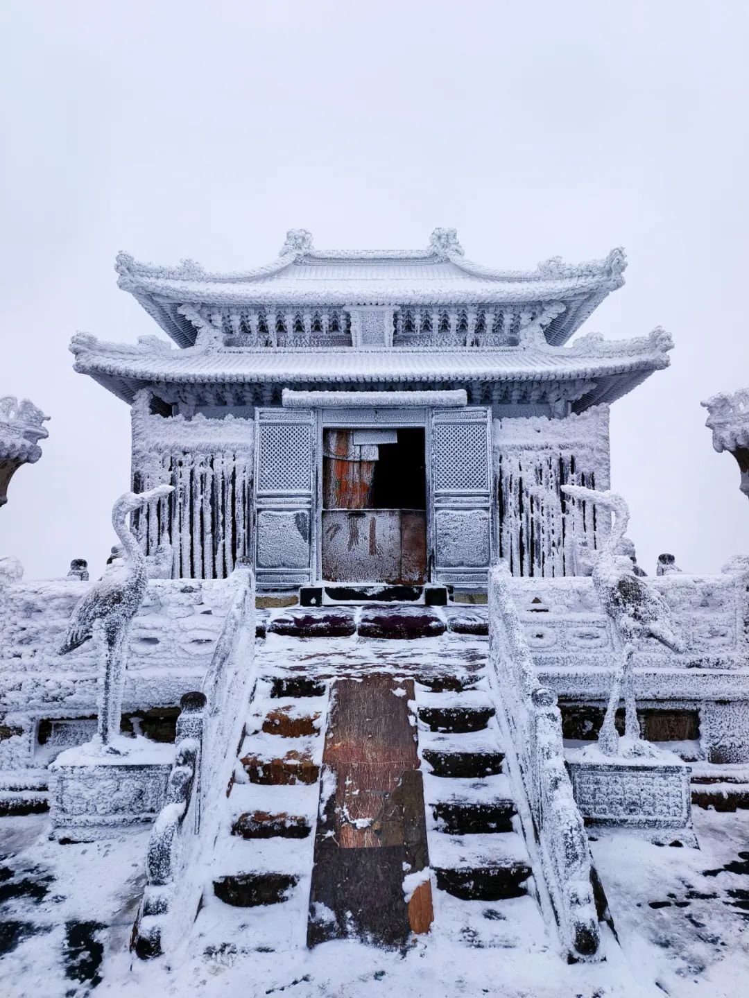 武当山金顶雪景图片