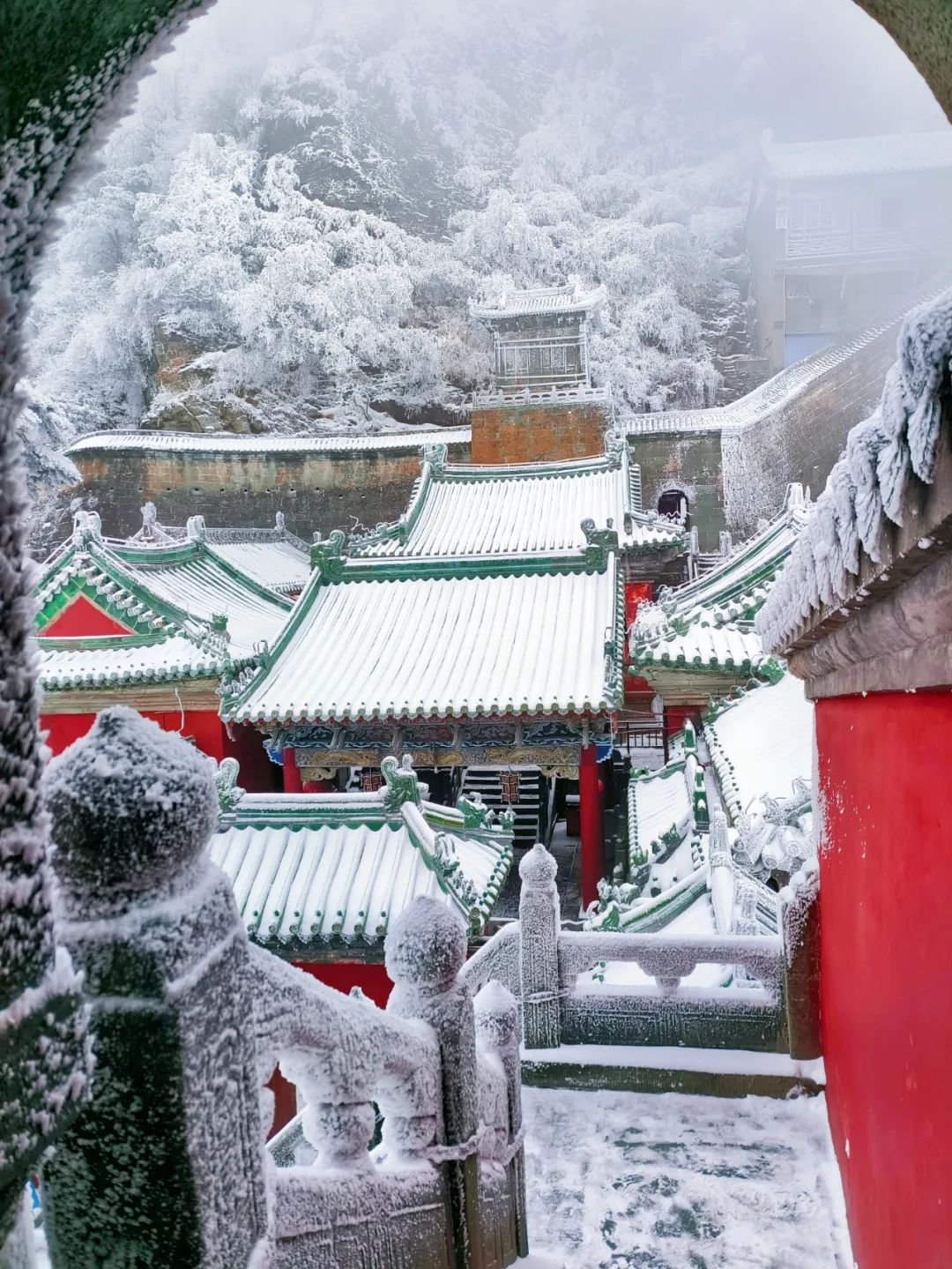 嘿 你要的武当山最新雪景壁纸来喽!