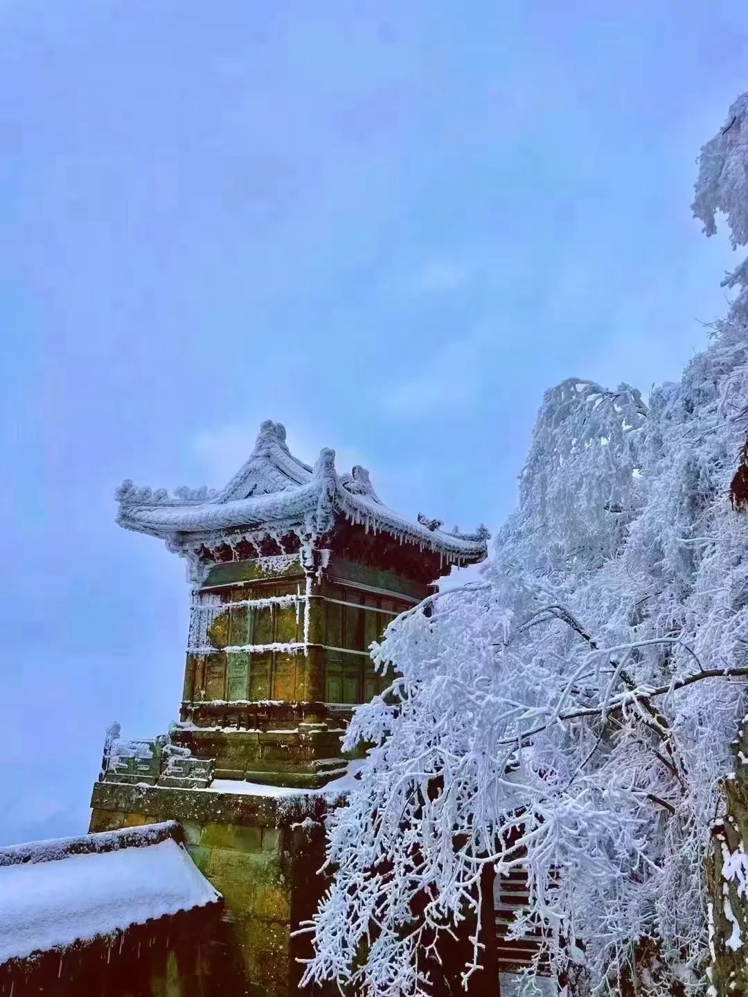 湖北武当山雪景图片