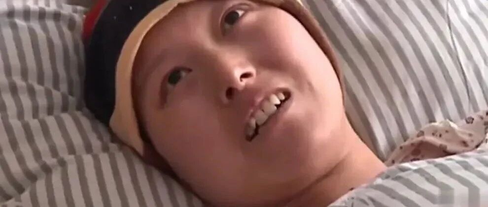 河南一女子去世，丈夫给她手机充了1000元话费，又充满电埋进坟墓，每天给她打电话发短信