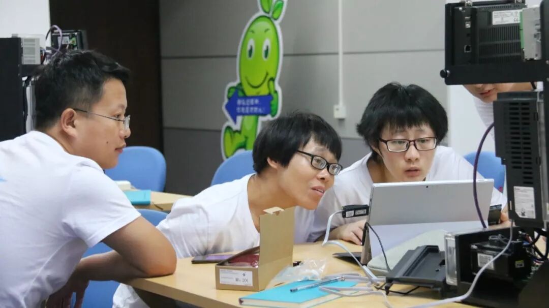 【學(xué)在中達(dá)】校企攜手 智造人才—記2018年雙師研習(xí)營暨臺(tái)達(dá)班夏令營