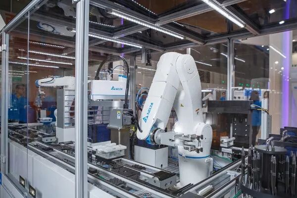 【學(xué)在中達(dá)】校企攜手 智造人才—記2018年雙師研習(xí)營暨臺(tái)達(dá)班夏令營