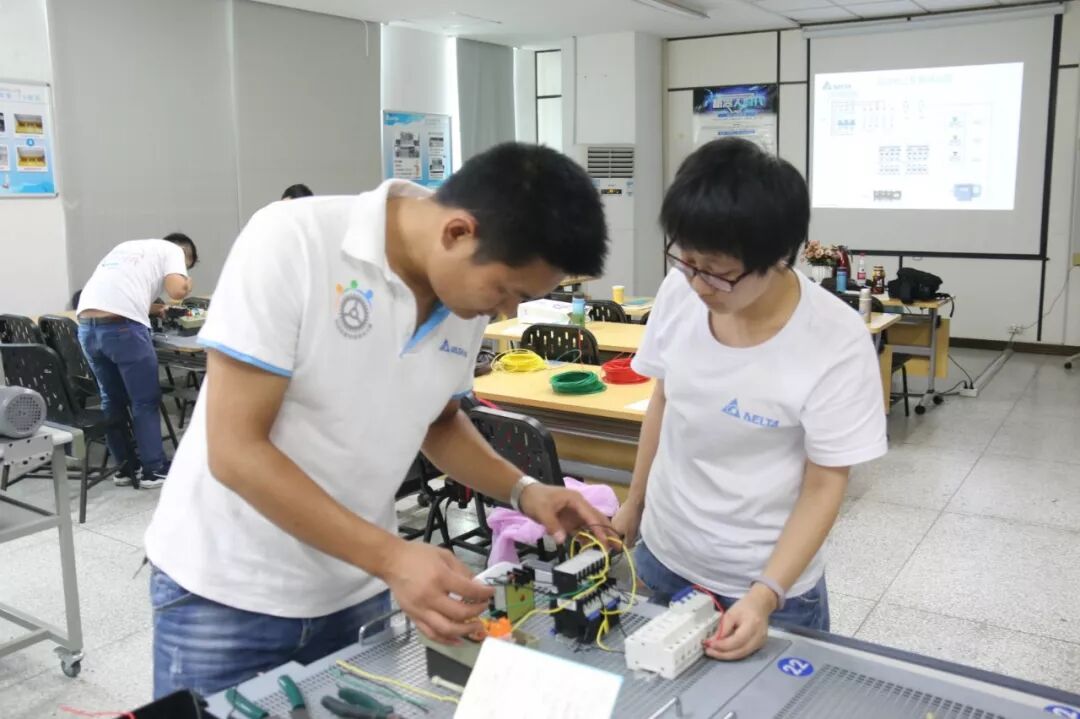 【學(xué)在中達(dá)】校企攜手 智造人才—記2018年雙師研習(xí)營暨臺(tái)達(dá)班夏令營