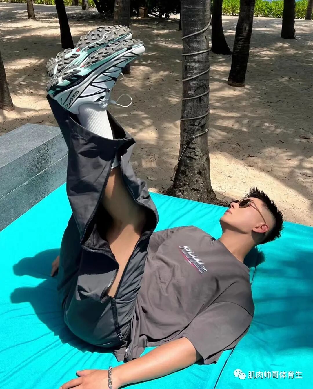 图片[9]-和小哥哥出去玩吗？美是真的美，晒是真的晒-小蓝短视频