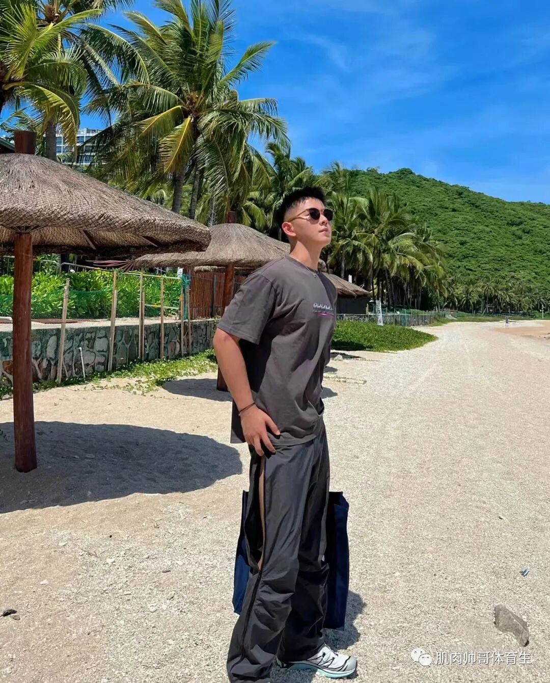 图片[14]-和小哥哥出去玩吗？美是真的美，晒是真的晒-小蓝短视频