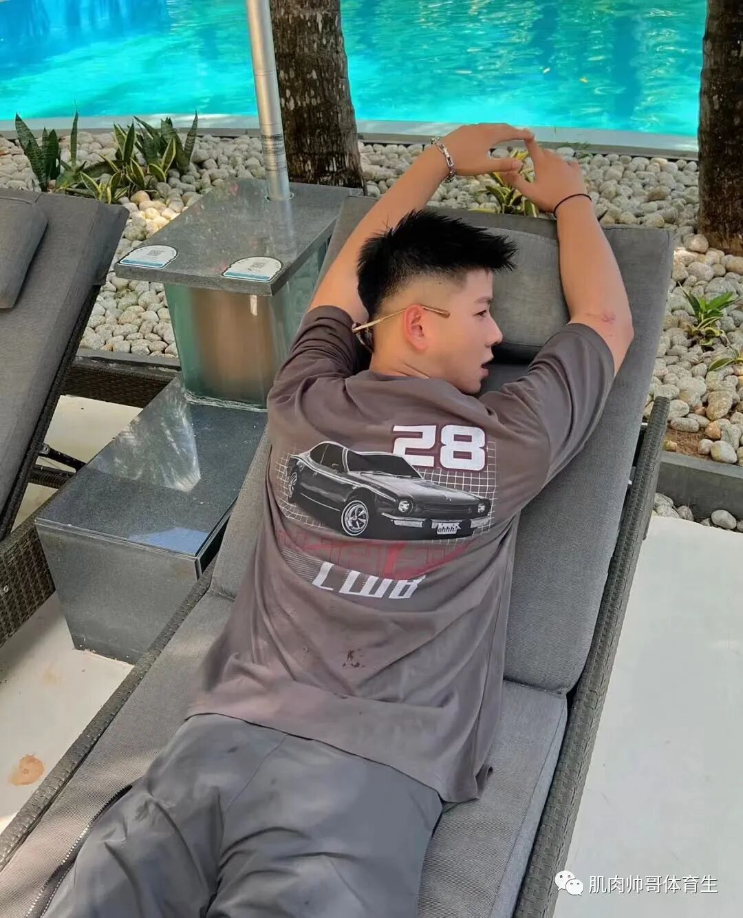 图片[13]-和小哥哥出去玩吗？美是真的美，晒是真的晒-小蓝短视频