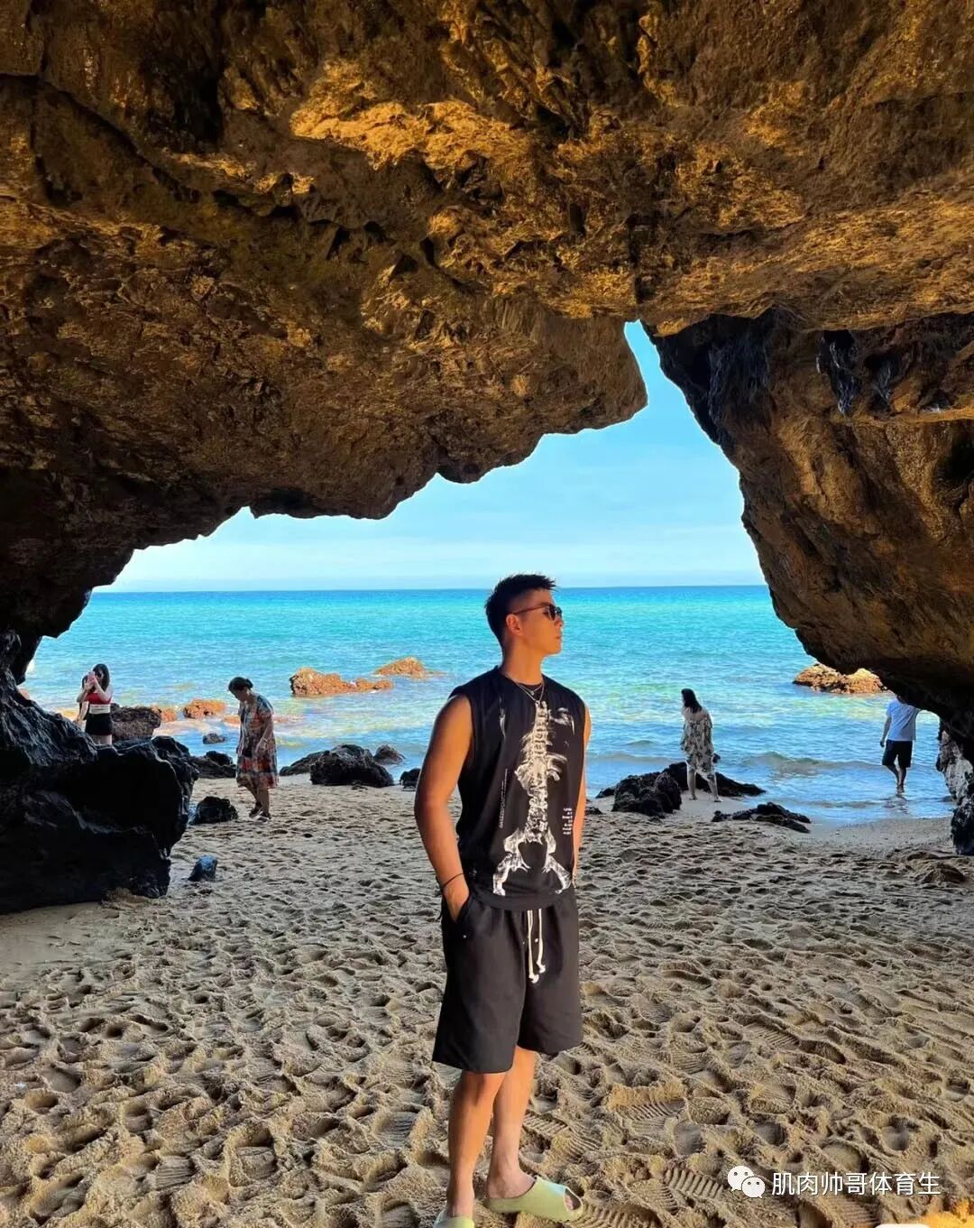 图片[18]-和小哥哥出去玩吗？美是真的美，晒是真的晒-小蓝短视频