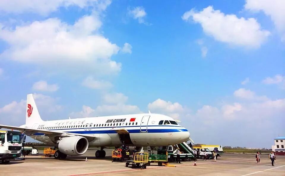 湛江新塘机场,中信海直湛江坡头直升机场及空军湛江遂溪军用机场,还有