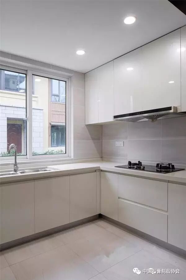 四,厨房吊顶美图欣赏   1,防水石膏板吊顶