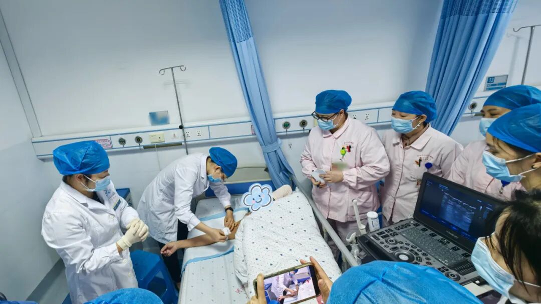 为什么建立双输液通道双院协作，河池市人民医院与市妇幼保健院成功为肿瘤患者实施PICC置管_https://www.jmylbn.com_新闻资讯_第8张