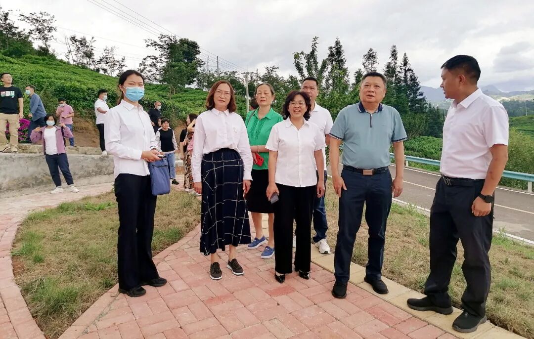 龙门县人大常委会主任古慧平一行到普安县考察调研