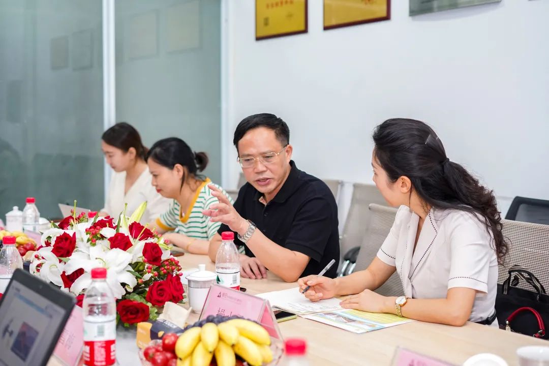 劉利平到訪重慶臨空電商智能倉配託管中心開展全國高職院校書記校長走