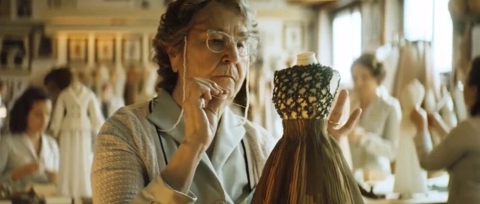 奢侈品广告频现爷爷奶奶，营销的“老年时代”要来临？