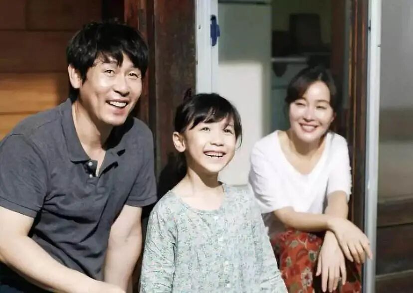 素媛案罪犯到家画面恐怖警察堵门保护也阻止不了韩国民众要他性命的冲动！