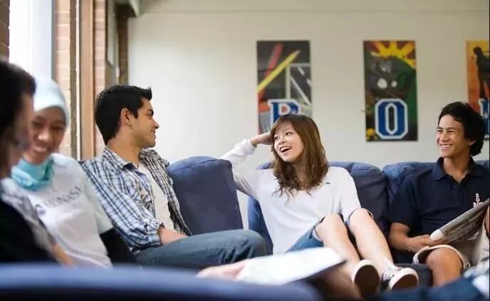 尴尬英文名词_尴尬英文_使尴尬英文