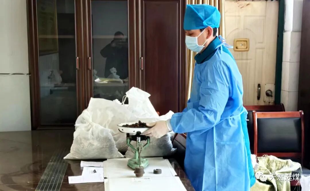 公司为职工发放预防感冒暖心中药汤包