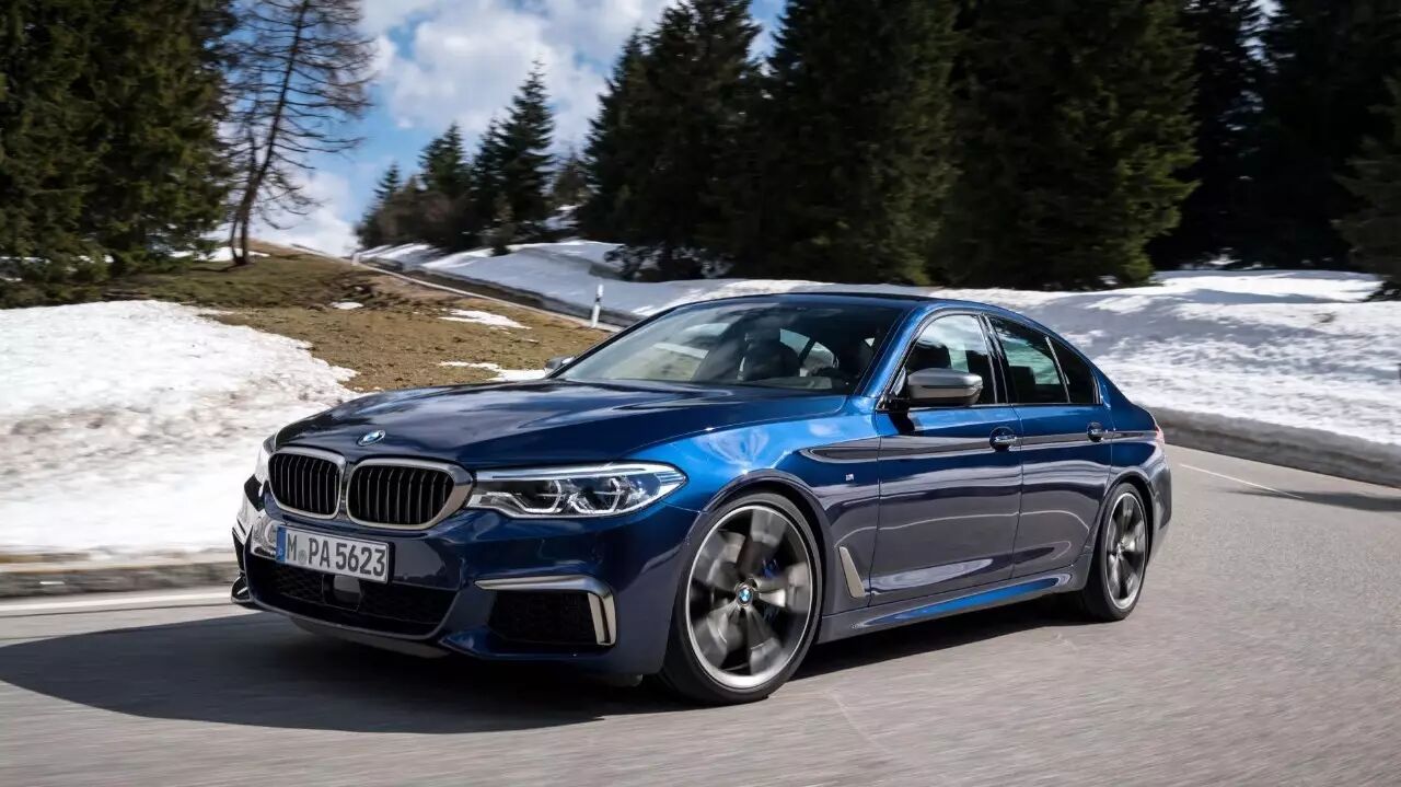 和上一代m550d的不同的是,这一次bmw提供两种选择,截然不同的两种选择