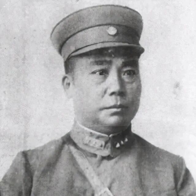 邓锡侯杨森一个是刘文辉,此时他已退到了贫瘠的西康.