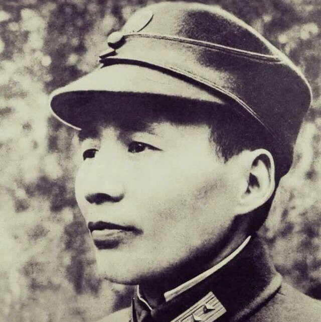 刘文辉邓锡侯杨森一个是刘文辉,此时他已退到了贫瘠的西康.