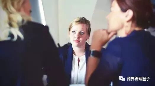 老板叫2个员工去买烟，买回来的立马被开除，溜走的升为主管！