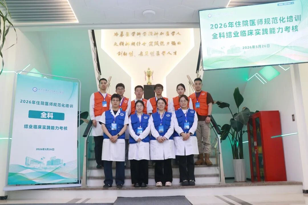 工作人员合影.jpg