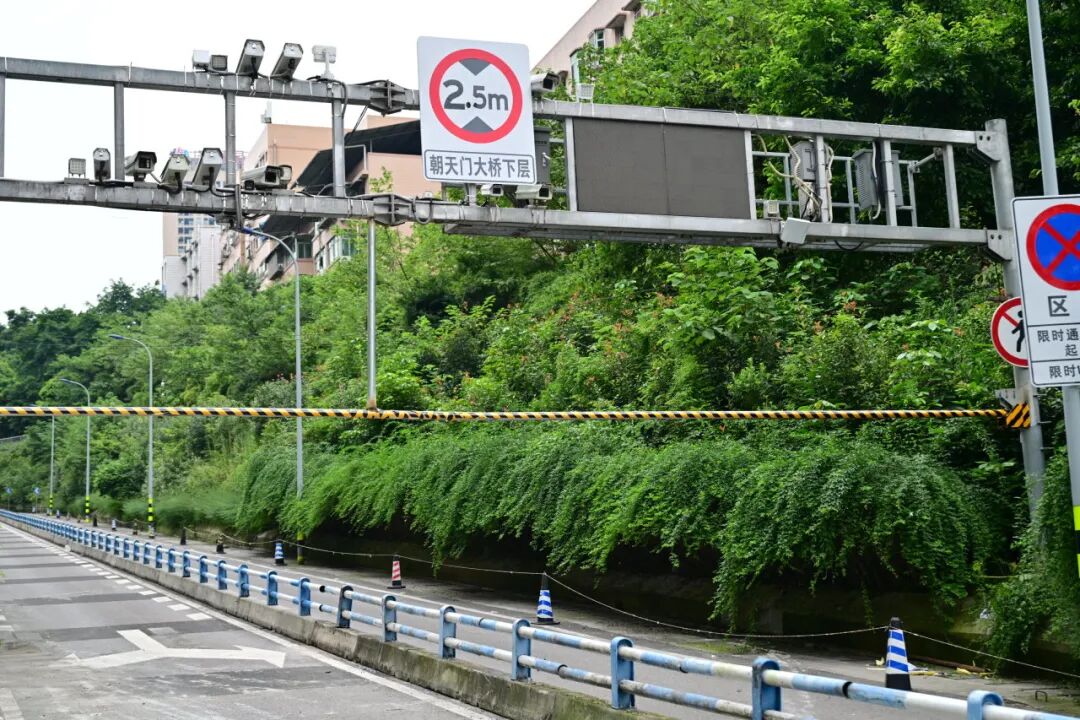 朝天门长江大桥下层道路今日通车！轨道列车和汽车可同层“赛跑”～