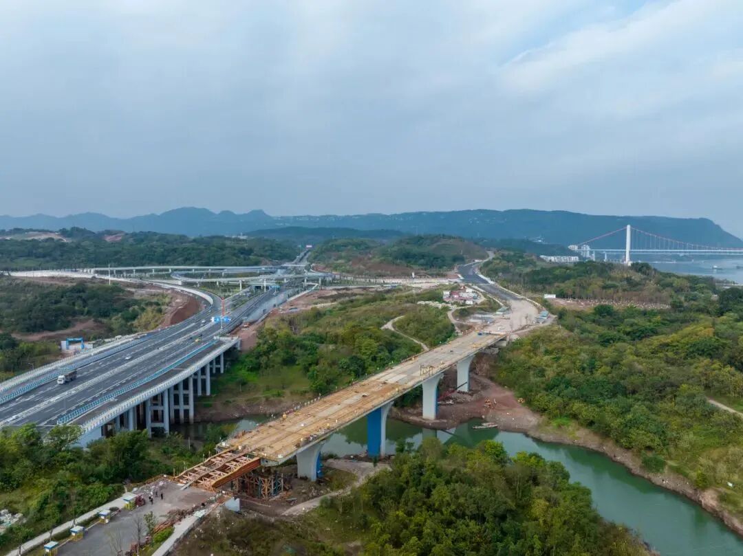 重庆这些城市道路刷新进度条→