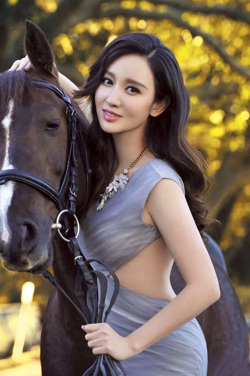 又一对恩爱夫妻被扒!带女儿出道,半个娱乐圈都得听她的?!
