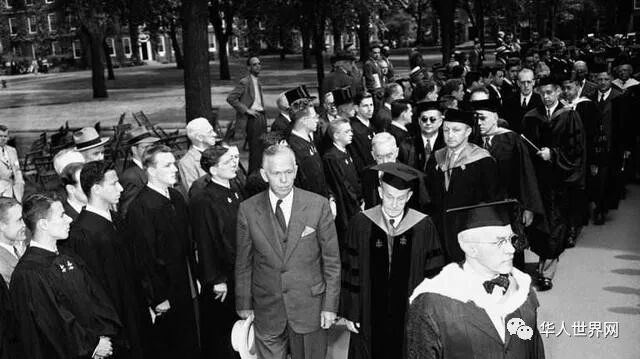 马歇尔参加哈佛毕业典礼.jpg
