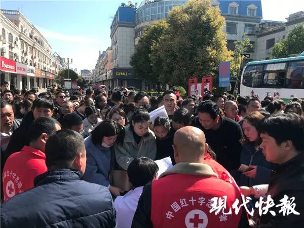 直击响水“3·21”爆炸后现场：不留死角 不落一人