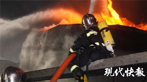 直击响水“3·21”爆炸后现场：不留死角 不落一人