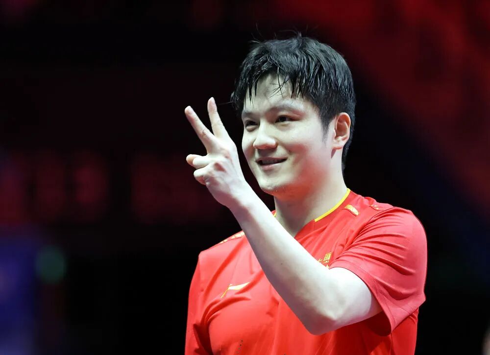 11月16日，樊振东庆祝获胜。图片来源：新华社