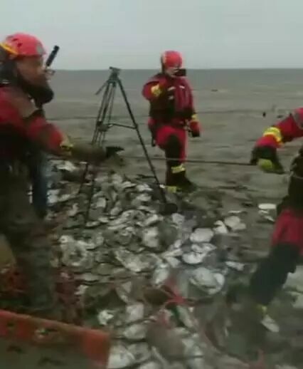 兄弟俩下湖捕鱼被困 救上岸时浑身淤泥已双双身亡