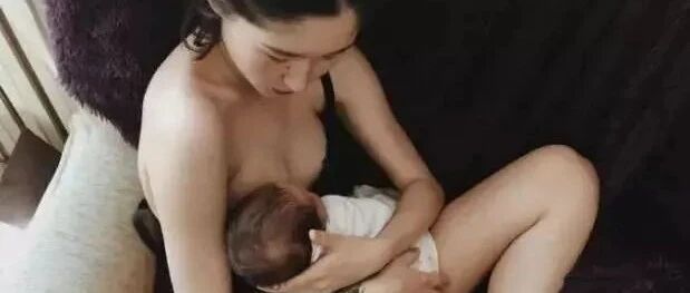 年轻母亲“喂奶照”火了!我竟然看了30遍..