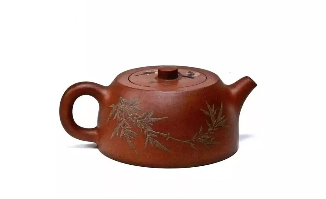 就有多种不同的造型变化,申锡所制井栏造型至简,壶身以扁取势,敦肃