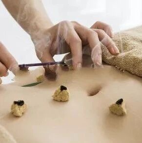 一艾灸就上火，说明这里太堵了，艾灸一个穴，火气蹭蹭赶出去