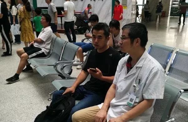 康复得泌尿系结石研究院联合武汉三医院开展大型义诊及公益健康讲座活动 康复得泌尿系结石研究院联合武汉三医院开展大型义诊及公益健康讲座活动