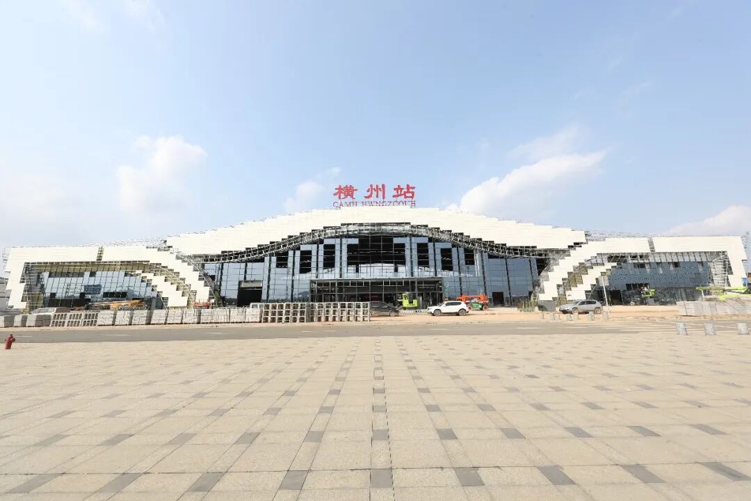 南玉高铁横州站站房室内外装修稳步进行_横州市要闻