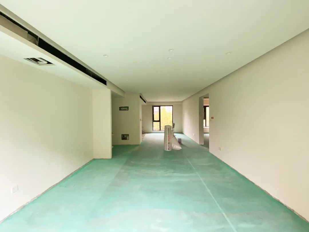 地板扣條安裝視頻_地板金屬扣條施工工藝_木地板過(guò)門(mén)條