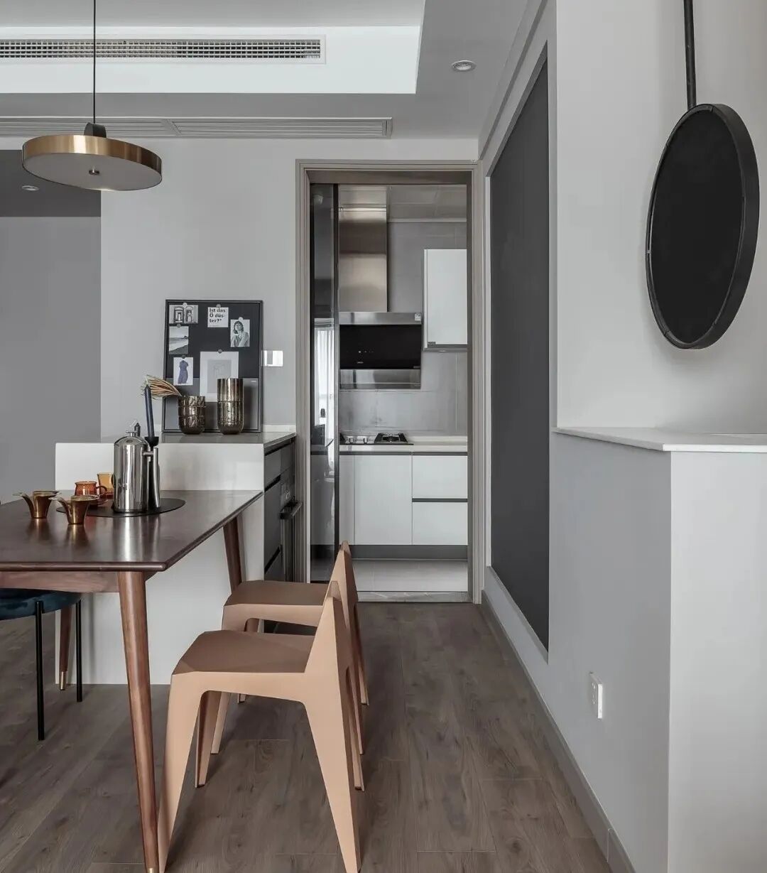 她家87㎡小户型，明明装修很简单，却有着藏不住的质感，氛围太好了